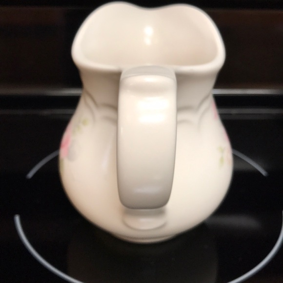 Pfaltzgraff “Tea Rose” Creamer - Picture 2 of 4
